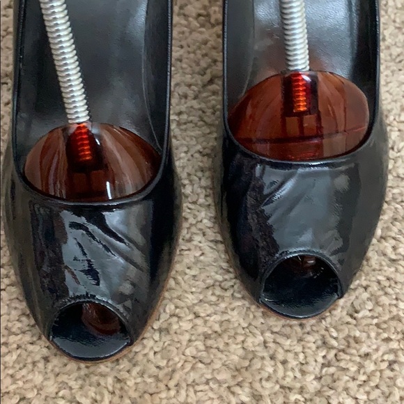 Stuart Weitzman Patent Leather Navy Peep Toe Wood Heel pump shoe EUC US 8 - Picture 13 of 15